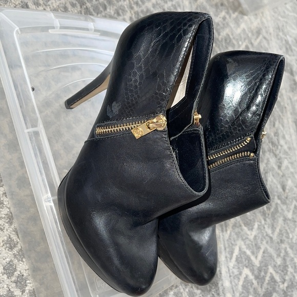 MICHAEL Michael Kors Black Ankle Booties - Picture 3 of 7